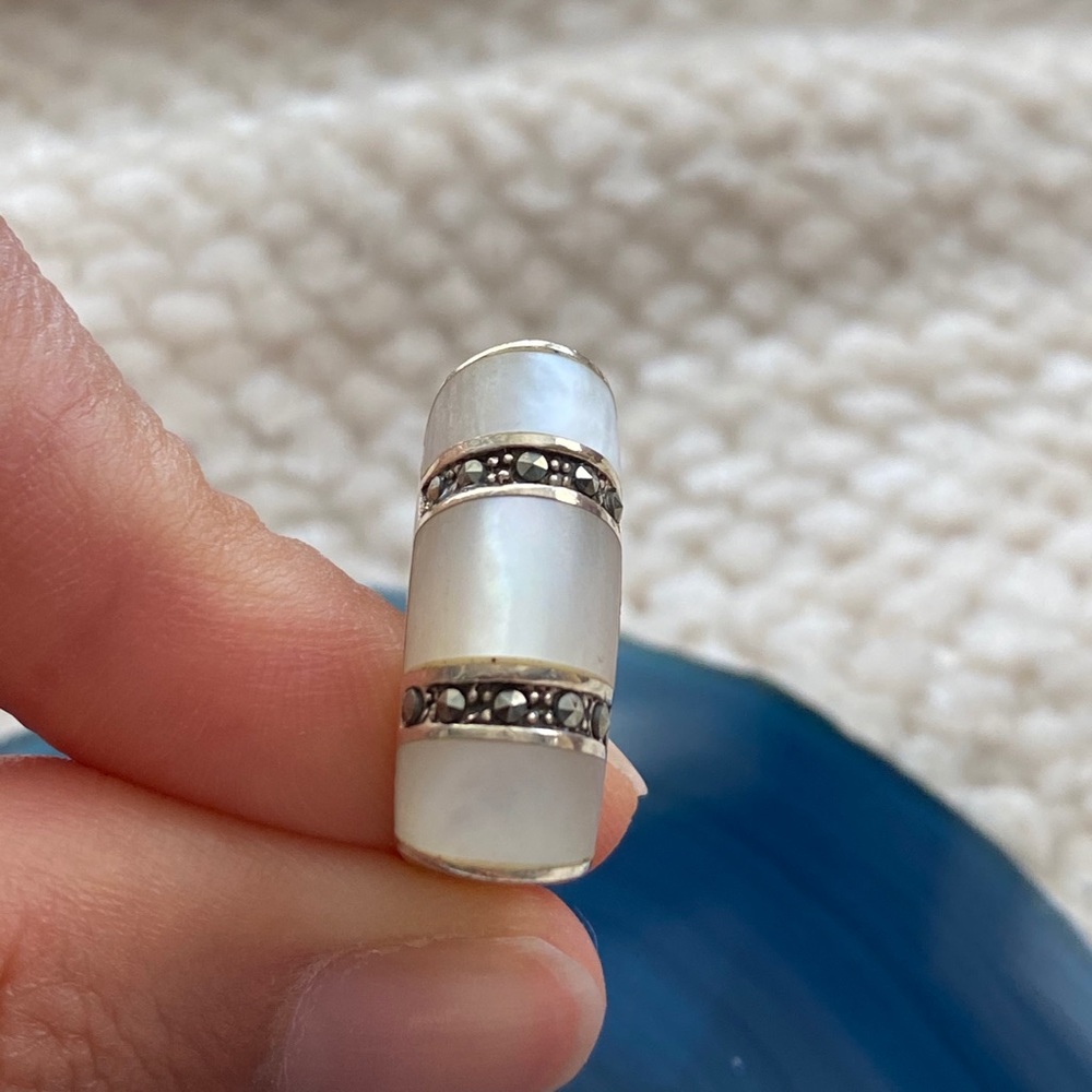 Shell And Crystal Sterling Silver Ring - image 4